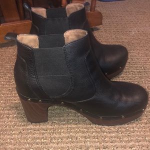 Clark’s artisan Black Booties size 7
